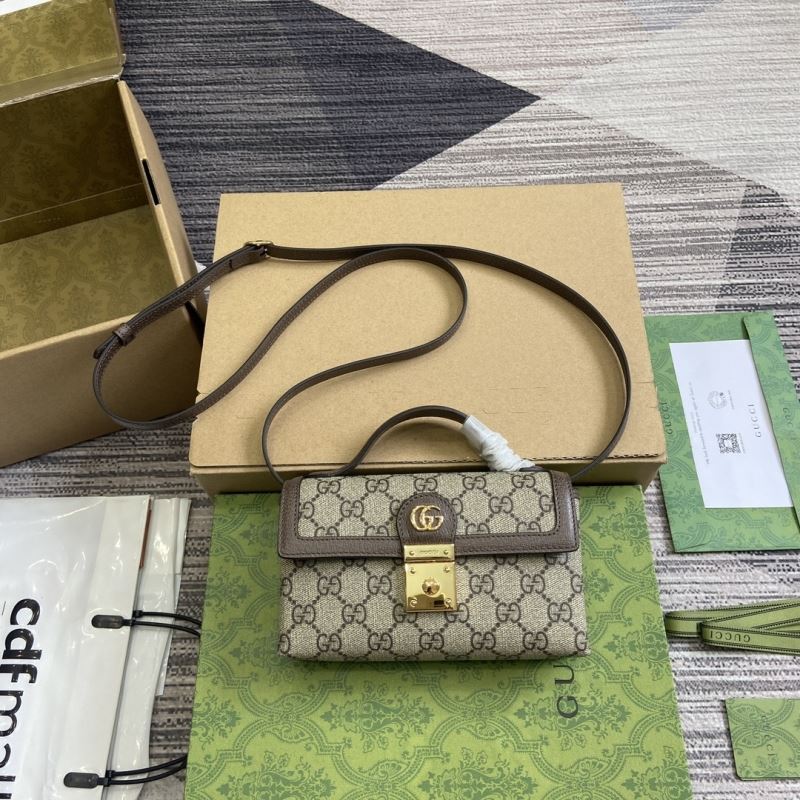 Gvc*1 padlock shoulder bags